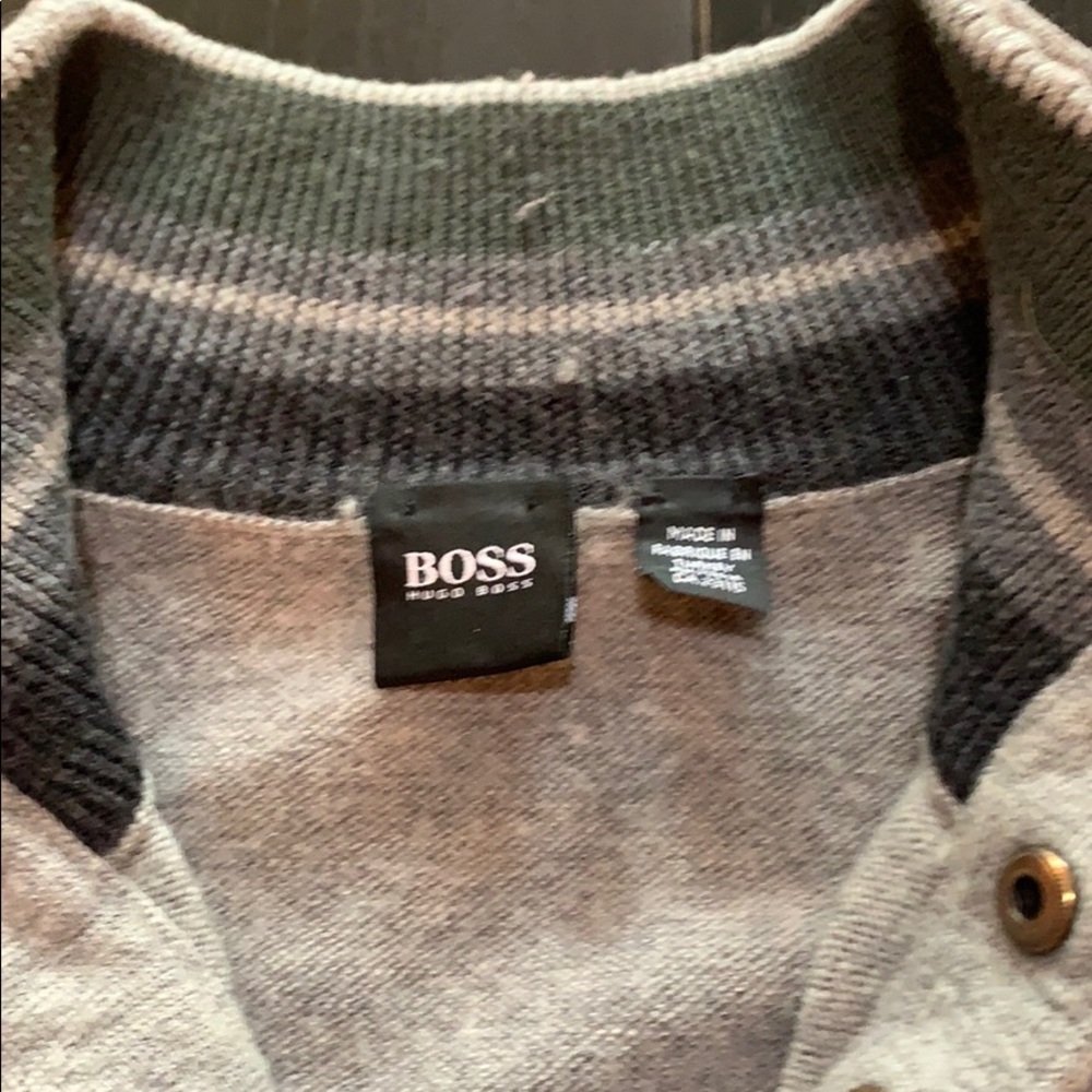 Nice sweater - Picture 2 of 3